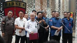 Kejagung-tetapkan-Muhammad-Riza-Chalid-dan-delapan-orang-lain-jadi-tersangka.jpg