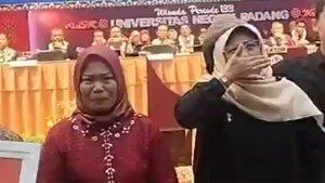 Keluarga-korban-tewas-erupsi-Gunung-Marapi-hadiri-wisuda.jpg