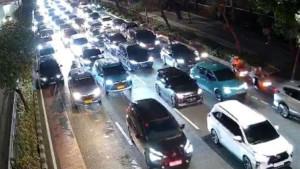 Kemacetan-lalu-lintas-di-Jalan-Gatot-Subroto-Semanggi-arah-Kuningan-Rabu-2492025.jpg