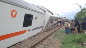 Kereta-Api-Anjlok-ajk.jpg