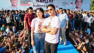 Ketum-PSI-Kaesang-dan-istrinya-Erina-Gudono-mengenakan.jpg