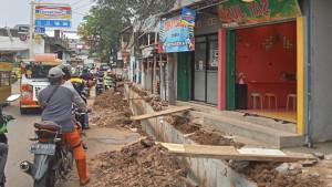 Kondisi-Jalan-Bojong-Raya-Rawa-Buaya-Cengkareng-Jakarta-Barat-pada-Jumat-17102025.jpg