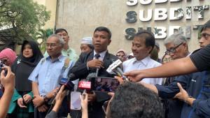 wartakota/Kubu-Roy-Suryo-cs-mendatangi-Polda-Metro-Jaya-Senin-2172025.jpg
