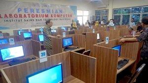 Labolatorium-komputer-Institut-Sains-dan-teknologi-Nasional.jpg