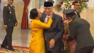 Luhut-Binsar-Pandjaitan-menangis-saat-menghadiri-acara-pelantikan-Maruli-Simanjuntak.jpg
