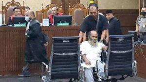 wartakota/Lukas-enembe-jalani-sidang-putusan12.jpg