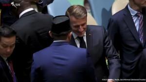 MACRON-HAMPIRI-TEDDY.jpg