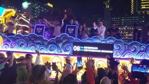 wartakota/MOBIL-KARNAVAL-TEDDY-Saat-mobil-rombongan-Sekretaris-K.jpg