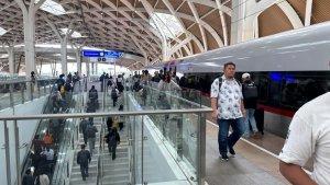 MUDIK-LEBARAN-Suasana-Stasiun-Halim-Halim-Perdanakusuma-Makasar-Jakarta-Timur.jpg