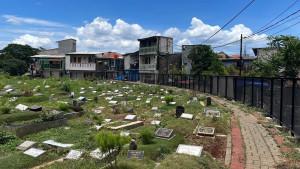 Makam-tumpang-di-TPU-Grogol-Kemanggisan-Jakarta-Barat.jpg