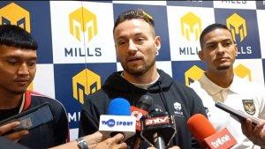 Marc-Klok-bersama-Dendy-Sulistyawan-dan-Renan-Silva-usai-peluncuran-produk-Mills.jpg