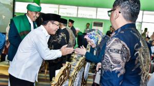 Mardiono-mendapat-ucapan-selamat-dari-H-Ali-Mujahidin-atau-akrab-disapa-H-Mumu.jpg