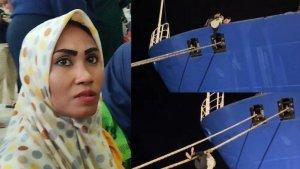 Mariama-kiri-penjual-asongan-panjat-tali-tambang-kapal-di-Pelabuhan-Makassar.jpg