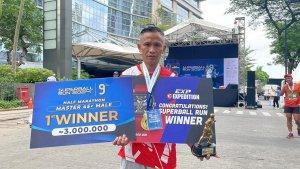 Marwan-51-pemenang-half-marathon-kategori-master-di-Superball-Run-9th-2024.jpg