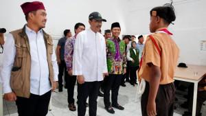 Mensos-Gus-Ipul-saat-meninjau-dan-berdialog-dengan-siswa-SRMP-28-Kota-Pasuruan.jpg