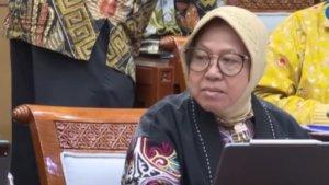Mensos-Tri-Rismaharini-atau-Risma-dicecar-anggota-DPR-soal-bansos.jpg
