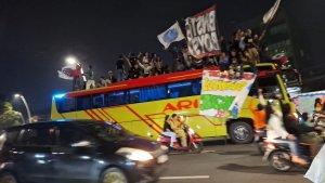 Meski-dilarang-polisi-konvoi-bus-takbir-kelilin.jpg