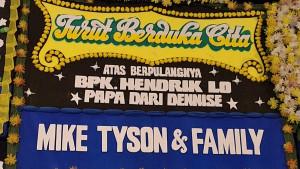 Mike-Tyson-dan-Family-mengirimkan-karangan-bunga-untuk-keluarga-Sarwendah.jpg
