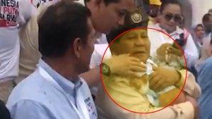 Momen-Prabowo-Tak-Tahan-Gendong-Kucing-di-Tengah-Kampanye.jpg
