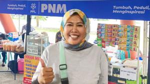 Nasabah-PNM-Mekaar-mengikuti-Bazaar-UMKM-di-Pro-Futsal-League-PFL-2025.jpg