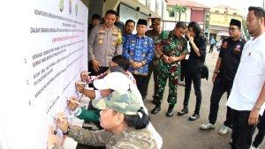 ORMAS-DEPOK-MoU-Delapan-Ormas-menandatangani-MOU-u.jpg
