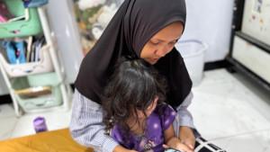 Orang-tua-awasi-anak-main-YouTube.jpg