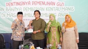 PELAYANAN-KESEHATAN-Pimpinan-Pusat-PP-Aisyiyah-bersama-YAICI-melakukan-pendampingan-gizi.jpg