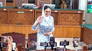 PEMERASAN-Aktris-Nikita-Mirzani-dalam-sidang-pledoi-atas-kasus-dugaan-pemerasan.jpg