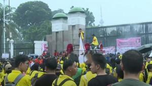 PEMERINTAH-KORUP-PEMBUNUH-Ratusan-mahasiswa-dari-Badan-Eksekutif-Mahasiswa-BEM.jpg