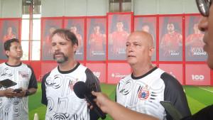 PERSIJA-TANDANG-PERSEBAYA-Pelatih-Persija-Mauricio-Souza-usai-m.jpg