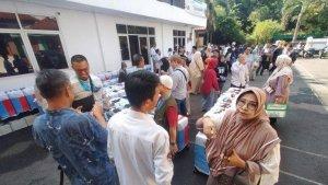 PESAWAT-DIANCAM-BOM-Jamaah-haji-kloter-12-menyerahkan-kope.jpg