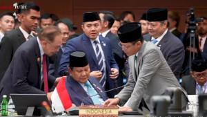 PRABOWO-melamun.jpg