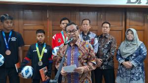 PRAMONO-PINDAHKAN-SUDIRMAN-Patung-Jenderal-Sudirman.jpg