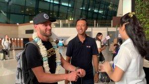 Pembalap-KTM-MotoGP-Brad-Binder-tiba-di-Terminal-3-Bandara-Soekarno-Hatta.jpg