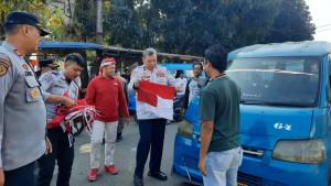 Pemkab-Bogor-melakukan-Gerakan-Pembagian-Bendera-Merah-Putih-di-Kecamatan-Cibinong.jpg