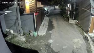 Pencurian-sepeda-motor-di-Gang-H-Seman-Jakarta-Timur-terekam-CCTV-Kamis-2102025.jpg