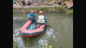 Penemuan-mayat-orang-tenggelam-di-Kali-Green-Court-Cengkareng-Jakarta-Barat.jpg