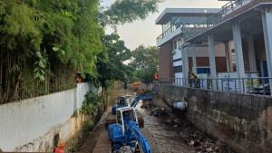 Pengerukan-Kali-Krukut-Kemang-Mampang-Jaksel.jpg