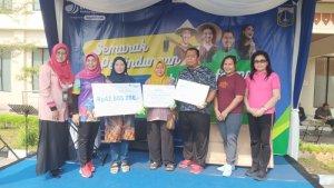 Penyerahan-santunan-kepada-ahli-waris-haryani.jpg