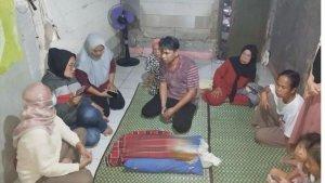 Petugas-medis-memeriksa-bayi-perempuan-yang-ditemukan-Rabu-3042025.jpg