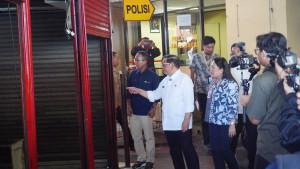 Plaza-2-Blok-M.jpgpedagang-UMKM.jpgmemindahkan-barang.jpgbarang-dagangannya.jpgtagihan-sewa.jpg