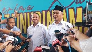 Plt-Menpora-Muhadjir-Effendy-bersama-dengan-Zainudin-Amali-usia-kegiatan-sertijab-di-Kemenpora.jpg