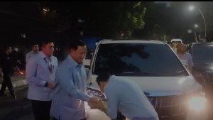 Prabowo-Subianto-dan-Gibran-Rakabuming-Raka-saat-bertemu-di-Rumah-Indonesia-Maju.jpg