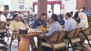 Prabowo-Subianto-dan-Ketua-Umum-Demokrat-AHY-makan-di-rumah-mewah-Mulyadi-Jayabaya.jpg