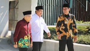 Prabowo-Subianto-membuat-terharu-Jokowi-saat-Sidang-Paripurna-di-Istana-Garuda-Jumat-1392024.jpg