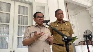 Pramono-Anung-dan-Tri-Adhianto-di-Balai-Kota-Jakarta-Selasa-872025.jpg