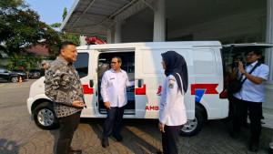 Pramono-Anung-menerima-bantuan-ambulans-listrik-di-Balai-Kota-Jakarta-Rabu-8102025.jpg