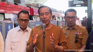 Presiden-Jokowi-jajal-LRT-bareng-Gubernur-Jawa-Barat-Ridwan-Kamil.jpg