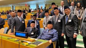 Presiden-RI-Prabowo-Subianto-bersama-Menteri-Koordinator-Bidang-Pangan-Zulkifli-Hasan.jpg