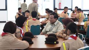 Presiden-RI-Prabowo-Subianto-saat-mengunjungi-Sekolah-Rakyat-Margaguna-Kamis-1192025.jpg